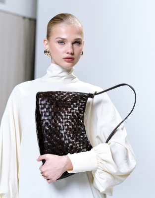 Dragon Diffusion Dragon Diffusion H Salvage woven leather shoulder bag in dark brown