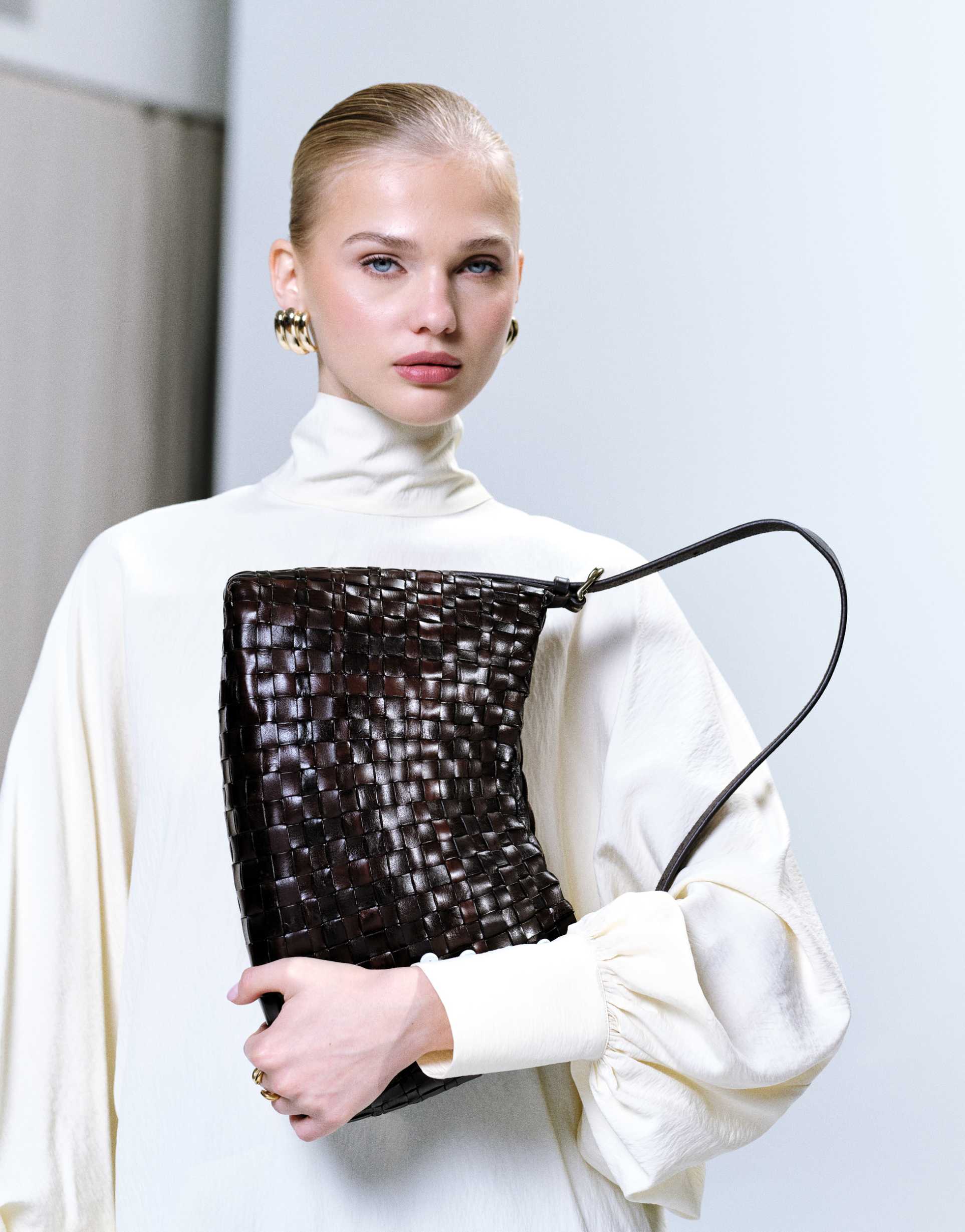 dragon diffusion h salvage woven leather shoulder bag in dark brown