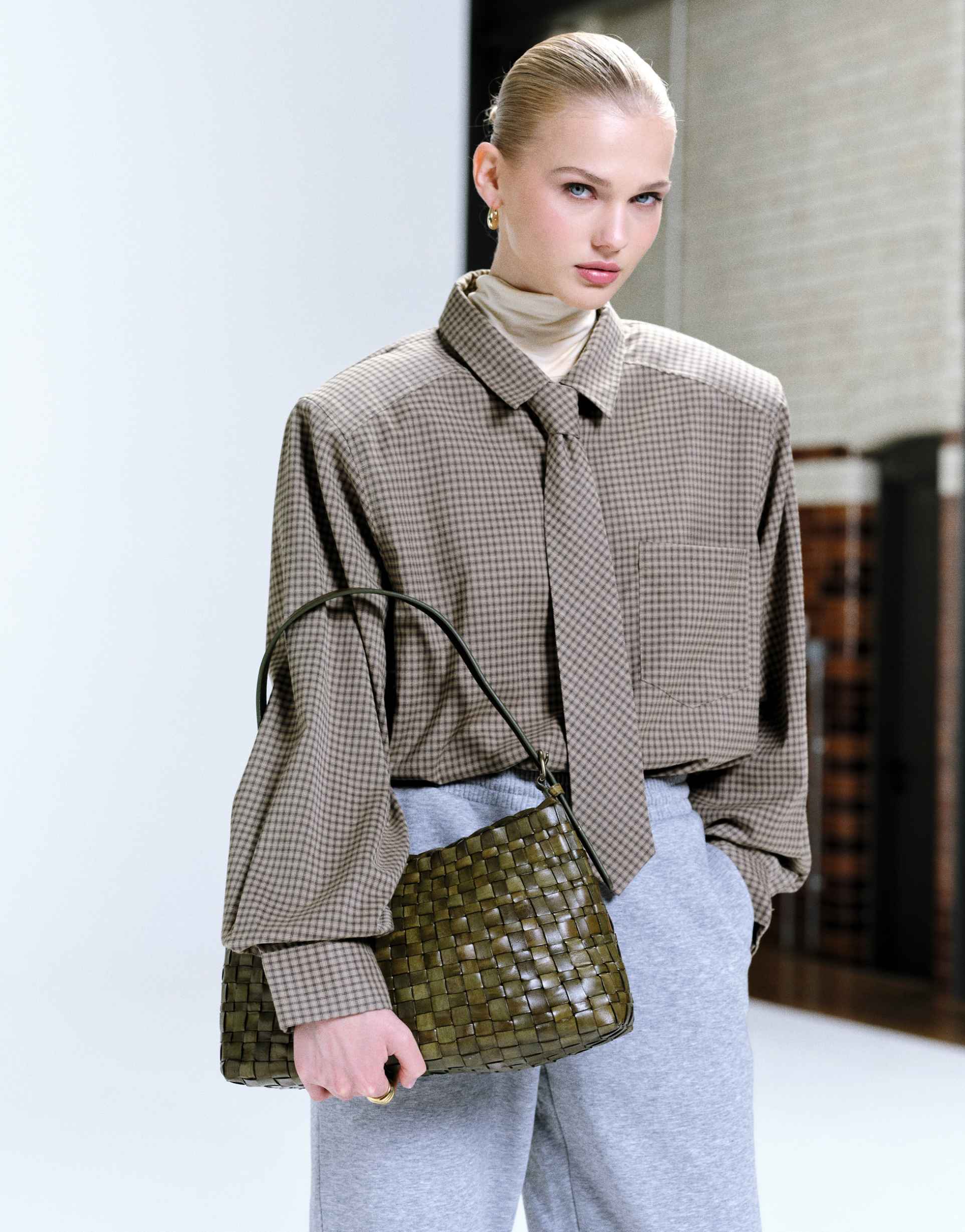 dragon diffusion h salvage woven leather shoulder bag in khaki green