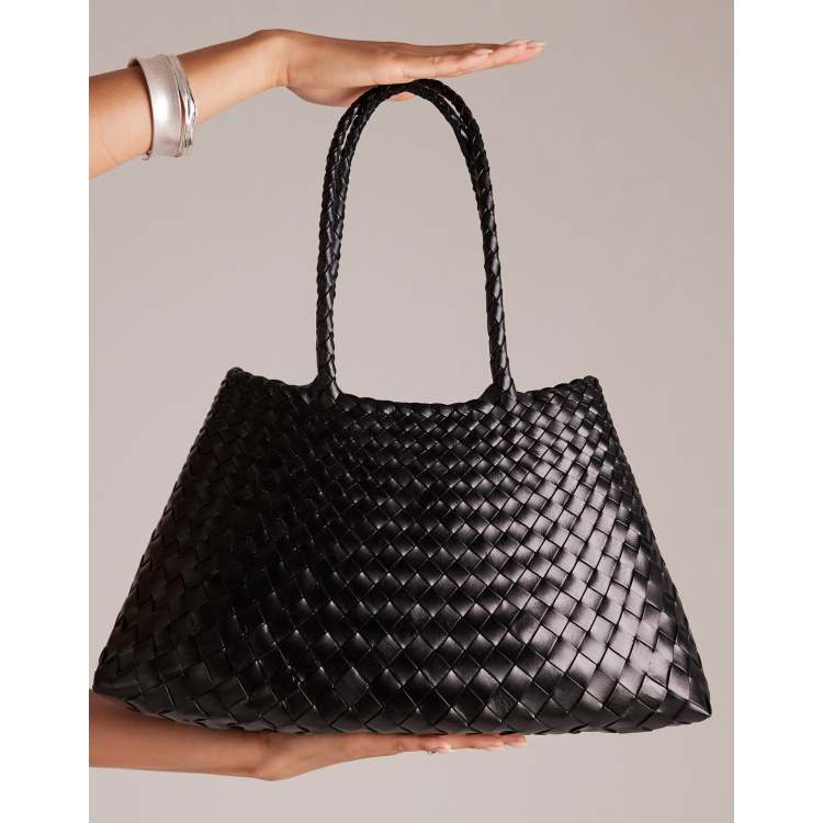 208481431-1-black?$n_750w$&wid