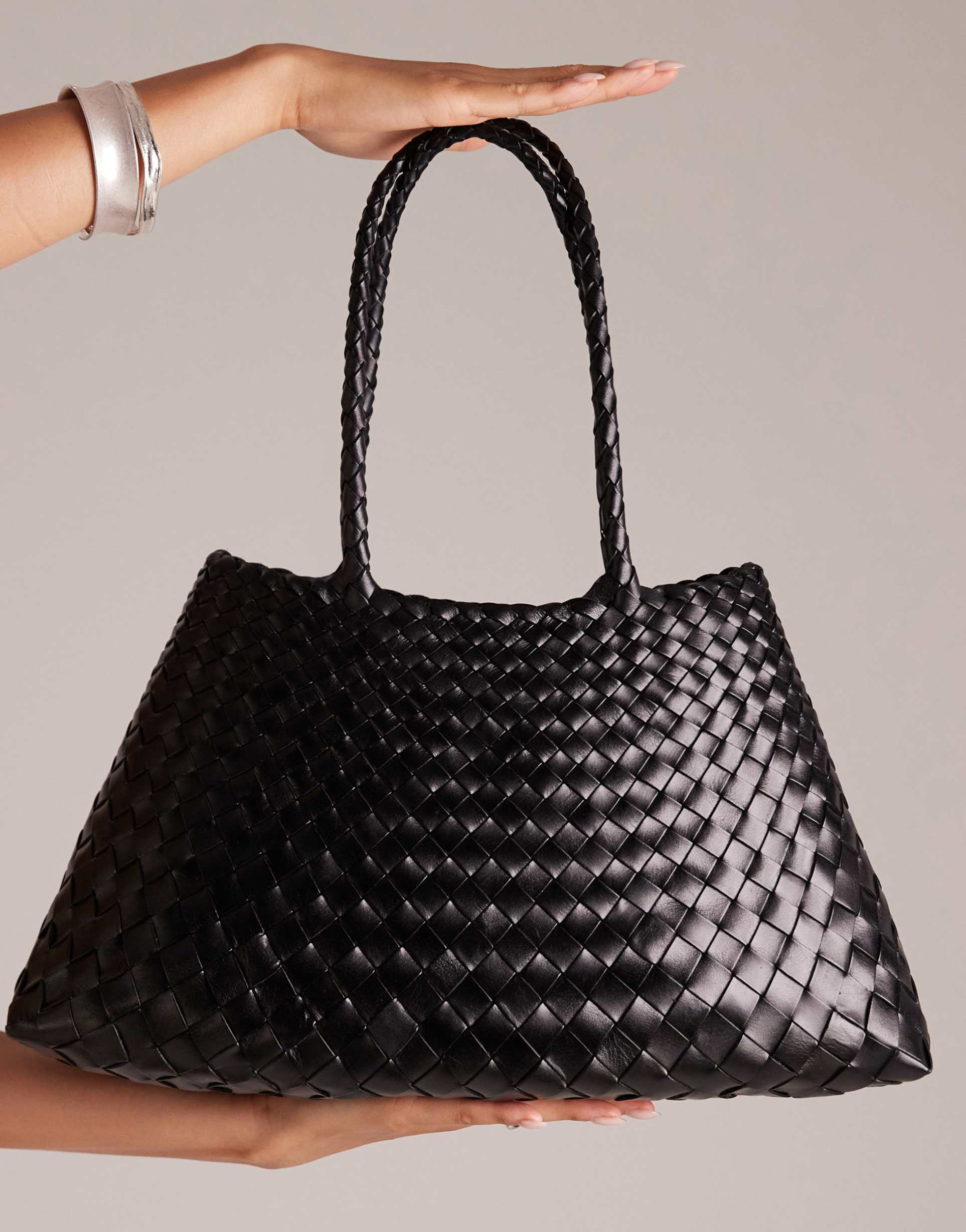 dragon diffusion santa croce big woven leather bag in black