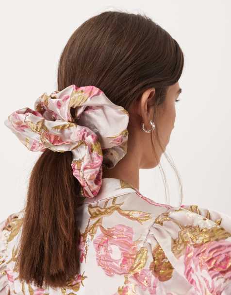 Dream Sister Jane - Almost Bloom - Jacquard scrunchie in roze bloemenprint - view 1