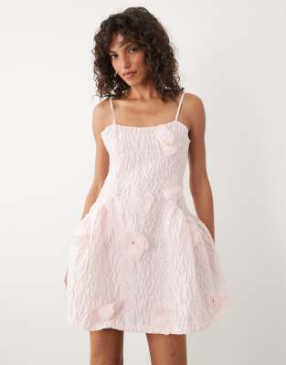 Dream Sister Jane - Lera - Robe courte à appliqués fleuris - Rose clair XS