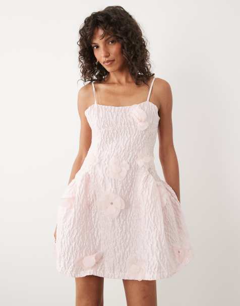 Dream Sister Jane – Lera – Träger-Minikleid in Hellrosa mit Blumenapplikationen - view 1