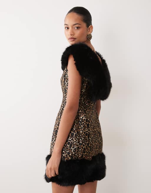 Dream Sister Jane minikjole med imiteret pelskant, dyb rund hals og leopardprint, 4 af 4