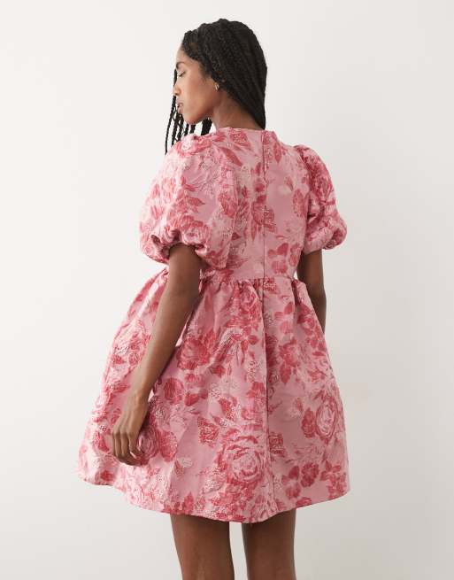 Dream Sister Jane - Robe courte en jacquard d'ensemble à manches bouffantes et fleurs - Rose, 4 de 4