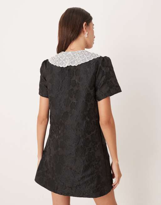 Dream Sister Jane - Sort minikjole i jacquard med krave i blondemateriale, 3 af 4