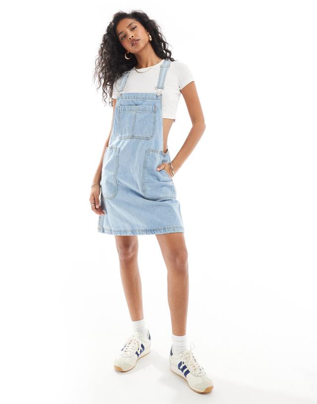 Don't Think Twice - DTT denim pinafore dress with pockets in mid blue