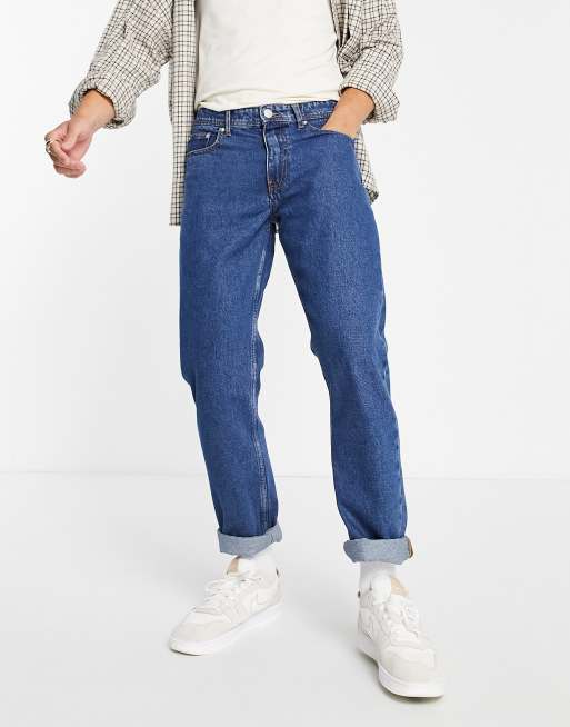 DTT – Gerade geschnittene Jeans in mittelblauer Stone-Waschung 