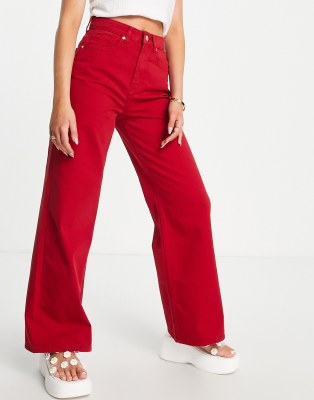 DTT - Jeans in Rot mit hohem Bund und weitem Bein