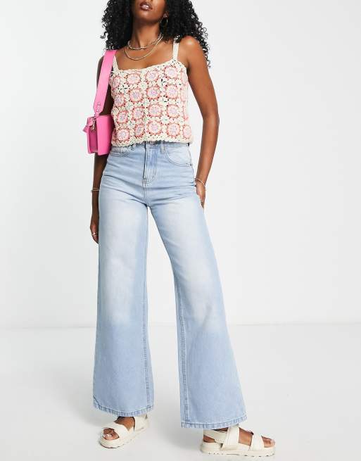 DTT – Jeans in verwaschenem Hellblau mit weitem Bein 