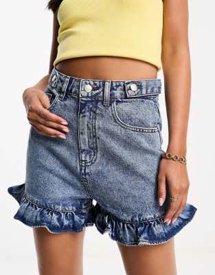 DTT - Jeans-Shorts in Mittelblau mit Rüschensaum