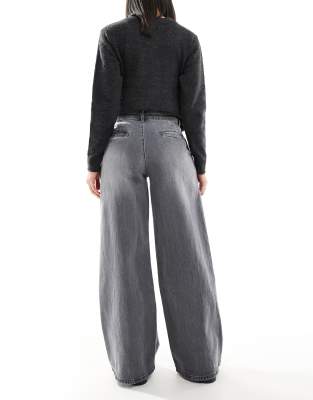Don't Think Twice Dtt Jordan Pleated Wide Leg Jeans In Gray