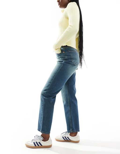 DTT – Katy – Verkürzte Jeans in blau getönter Waschung mit hohem Bund und geradem Schnitt, 3 von 5