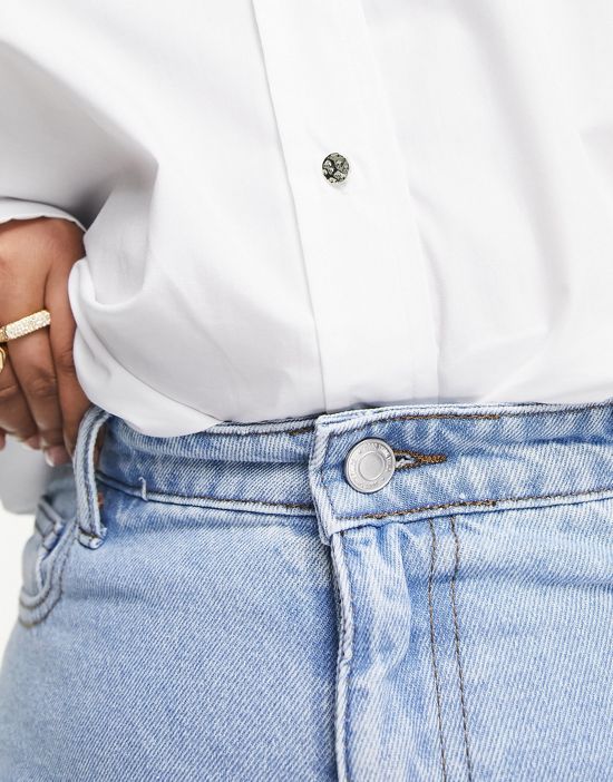 https://images.asos-media.com/products/dtt-plus-katy-high-waisted-cropped-straight-jeans-in-light-blue-wash/201814131-3?$n_550w$&wid=550&fit=constrain