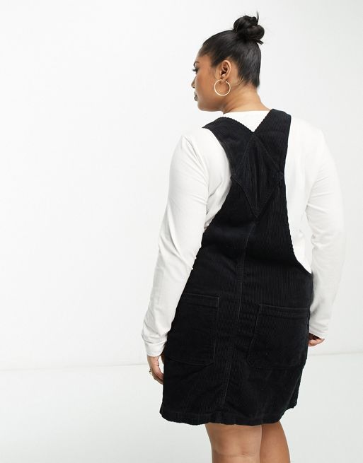 DTT Plus – Lucine – Czarna sztruksowa sukienka na szelkach z kieszeniami |  ASOS