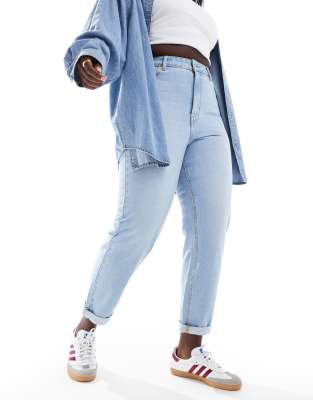 DTT Plus - Veron - Locker geschnittene Mom-Jeans in verwaschenem Hellblau