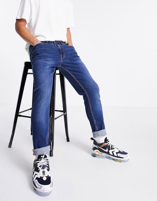 DTT – Schmal geschnittene Jeans in Dunkelblau 
