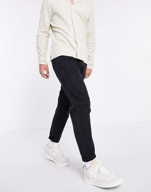 DTT – Svarta, styva, avsmalnande jeans i kort design med tvättad finish