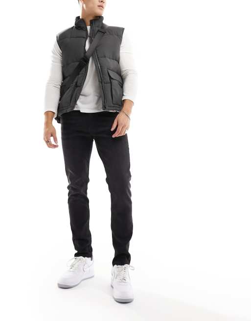 DTT – Svarttvättade avsmalnande jeans med stretch