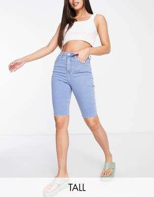 DTT Tall - Enge Jeansshorts in verwaschenem Hellblau