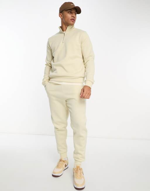 DTT – Trainingsanzug in Steinbeige aus Sweatshirt mit kurzem Reißverschluss und Jogginghose