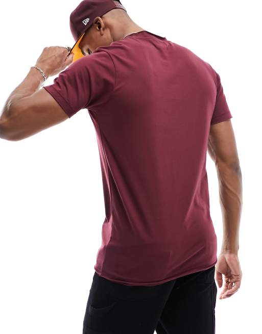 DTT – Vinröd t-shirt med råskuren fåll, 3 av 4