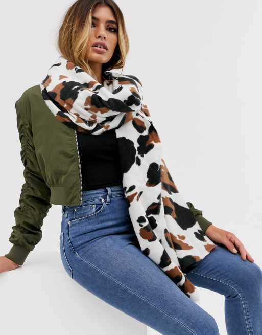 Długi szal ASOS DESIGN w krowie łaty
