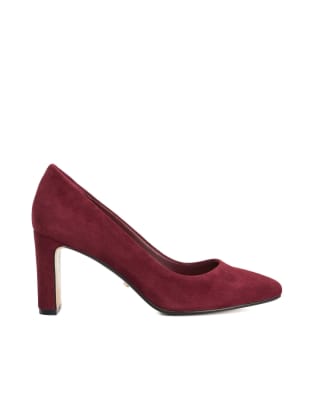  Arriving court shoes in burgundy
