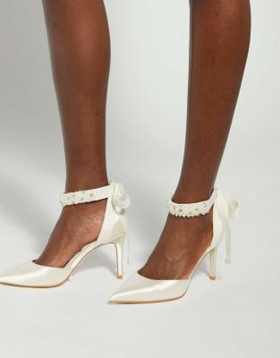  Corsages court shoes in ivory
