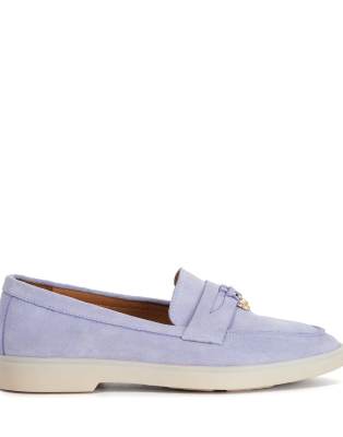  Grinning loafers in light