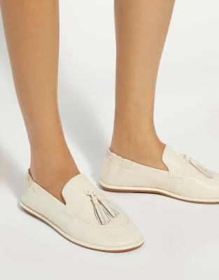  Grounding loafers in ecru