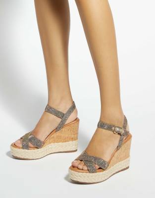  Kindest wedges in bronze
