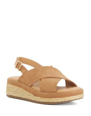  Kiya wedges in camel