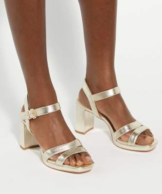  Manifesting smart sandals in gold