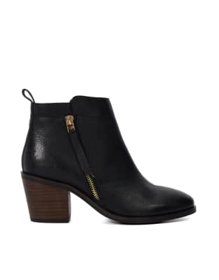  Paicing ankle boots 