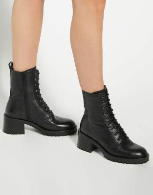  Patiently ankle boots 