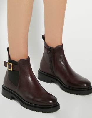  Paused ankle boots in dark