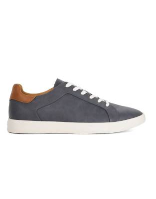  Traces trainers in navy