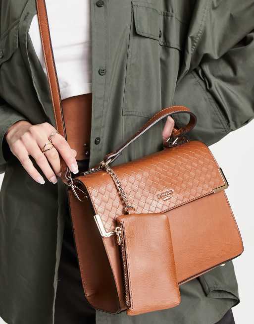 Pochette sale color cuoio
