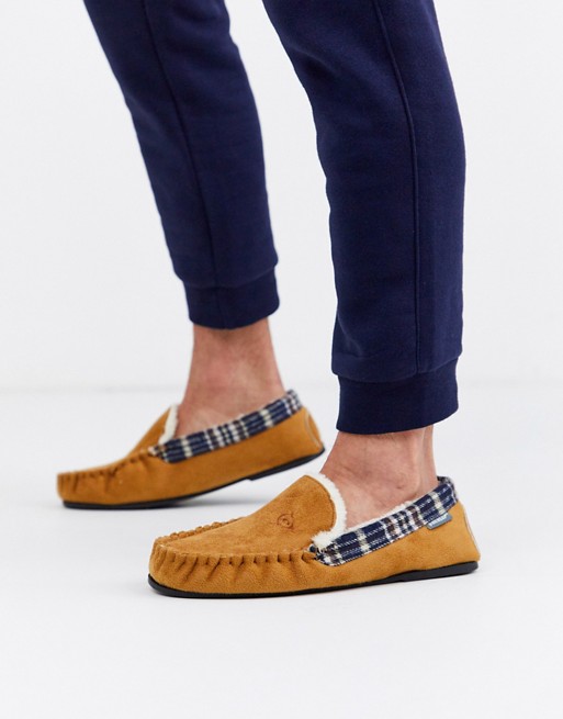 Dunlop moccasin slipper in tan