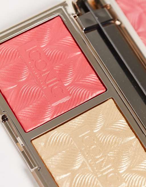 Dúo de iluminadores Silk Glow de Iconic London: Tono CoralGlow, 2 de 4