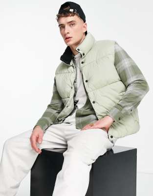   Asos Дутый жилет цвета хаки Bershka-Зеленый цвет