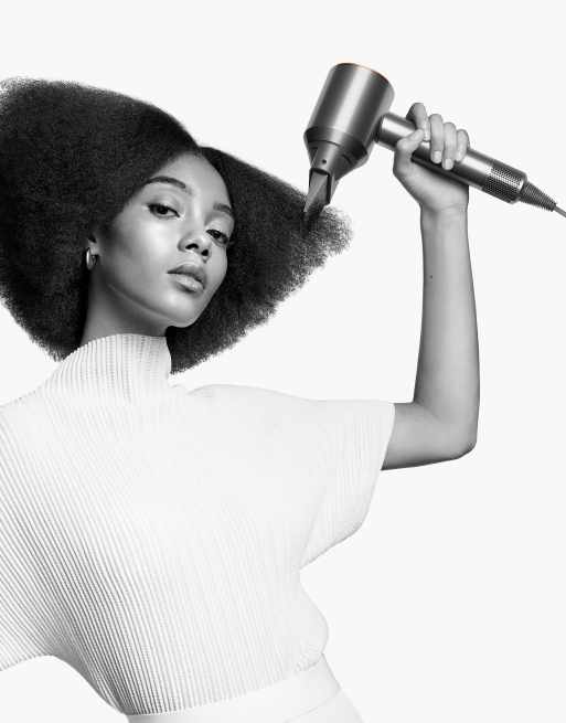Dyson Supersonic hair dryer in onyx black/gold, 2 of 5