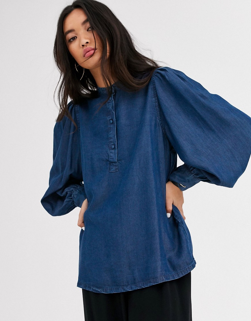 фото Джинсовая блузка с пышными рукавами selected femme-синий