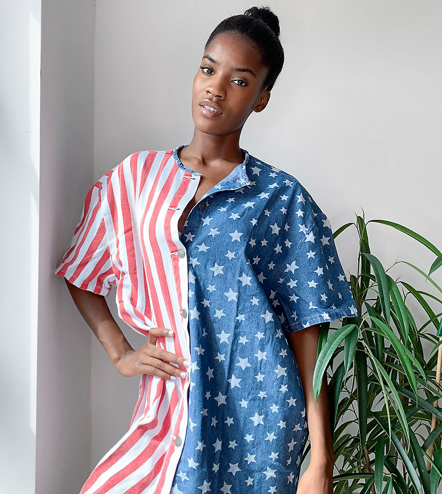 фото Джинсовое платье-рубашка в стиле oversized с американским флагом one above another-мульти
