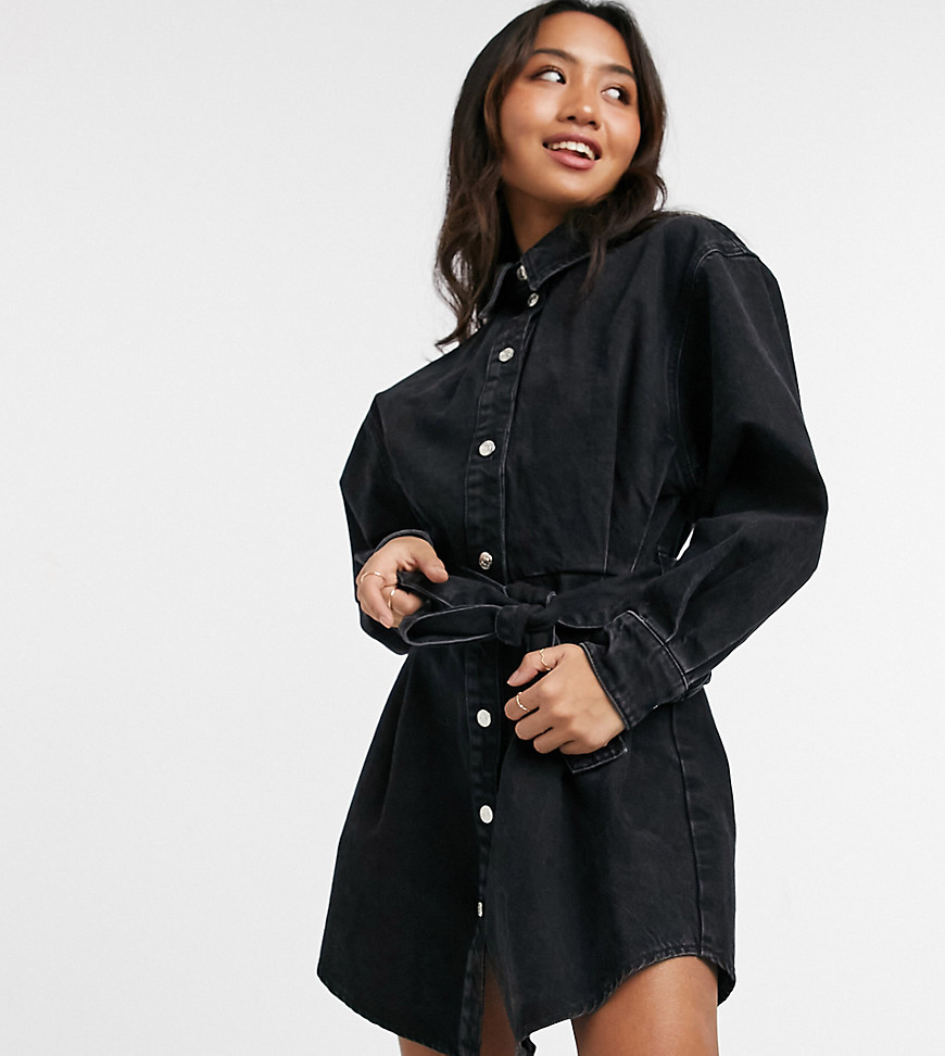 Джинсовое платье-рубашка выбеленного черного цвета в стиле oversized с поясом ASOS DESIGN Petite-Черный цвет