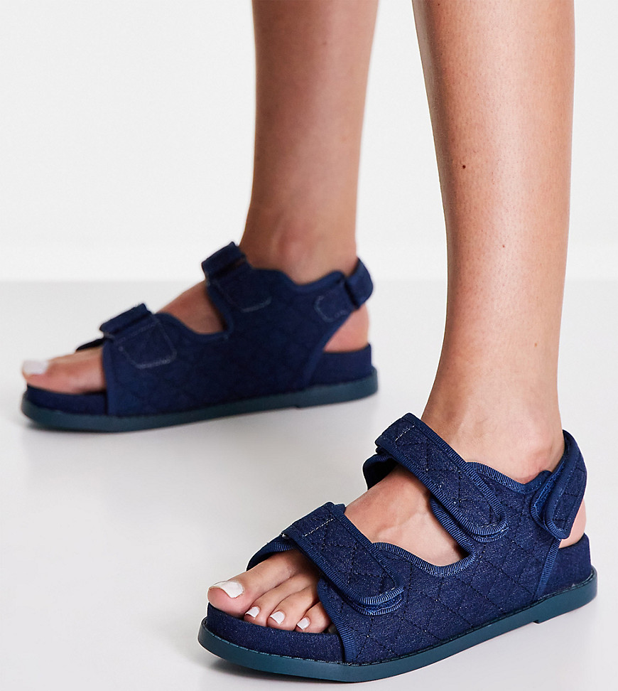 фото Джинсовые стеганые сандалии темно-синего цвета на плоской подошве public desire wide fit maeve-голубой