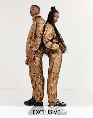 Джоггеры металлик с контрастной окантовкой в стиле унисекс COLLUSION-Золотой