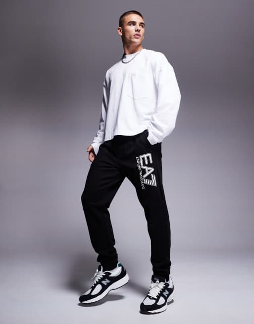 EA7 - Joggers neri con logo sul davanti